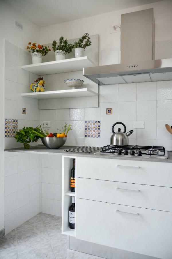 Casa Pomelia Apartment กัสเตลลัมมาเร เดล โกลโฟ ภายนอก รูปภาพ